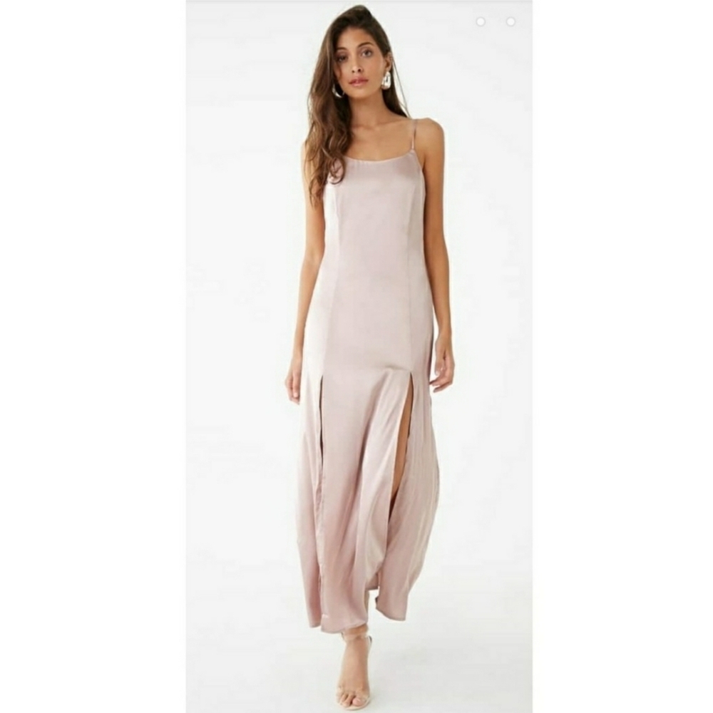 🌻NWT🌻Forever21 Satin M-Slit Maxi Dress